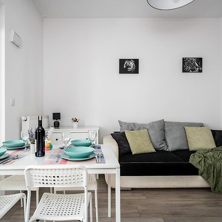Apartament Apart D&K Free Parking Aleja Prymasa Tysiaclecia 83A Warszawa Zewnętrze zdjęcie